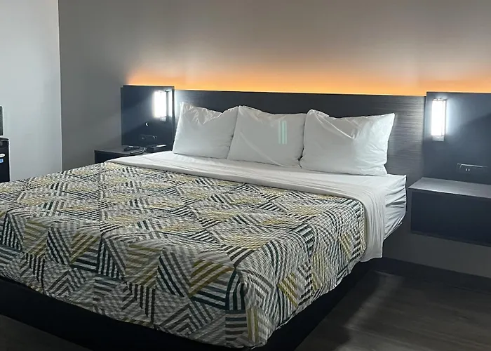 6 Rockford, Il - Rfd Airport Hotel 2*
