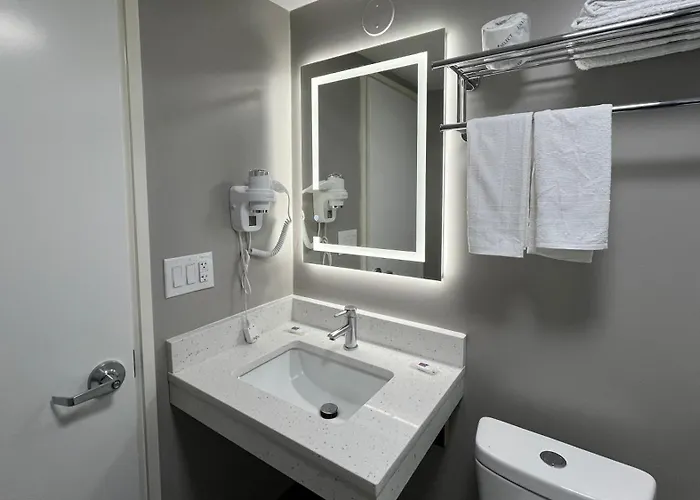 6 Rockford, Il - Rfd Airport Hotel 2*